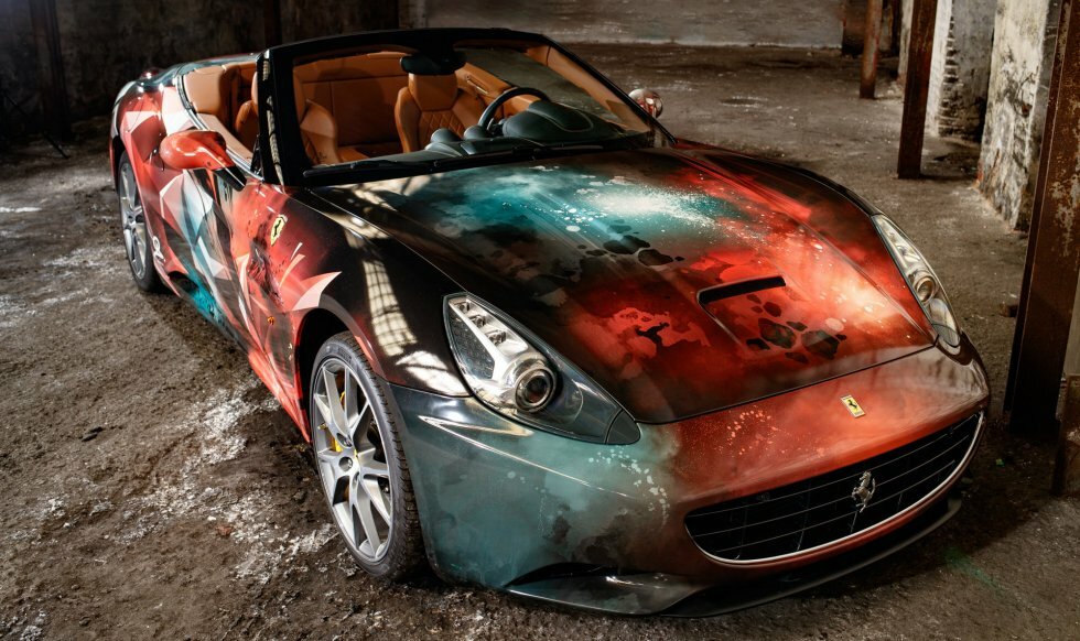 Ferrari California er tryllet om til et dansk kunstværk