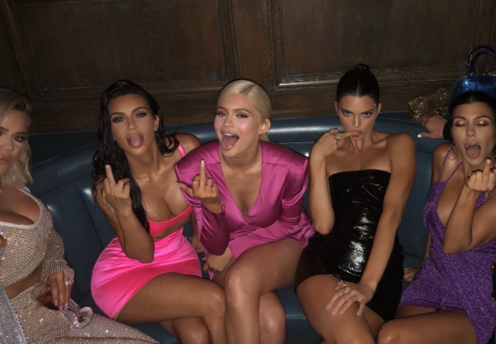 Kanye West rapper crazy om sine svigersøstre i weekendens surprise-single