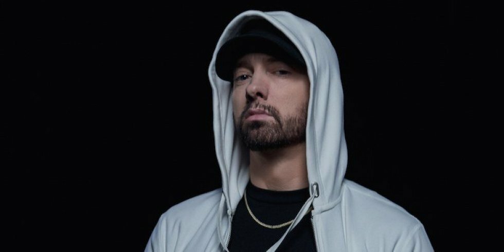 Eminem sviner anmelderne til ved at gøre deres kommentarer til en reklame for Kamikaze