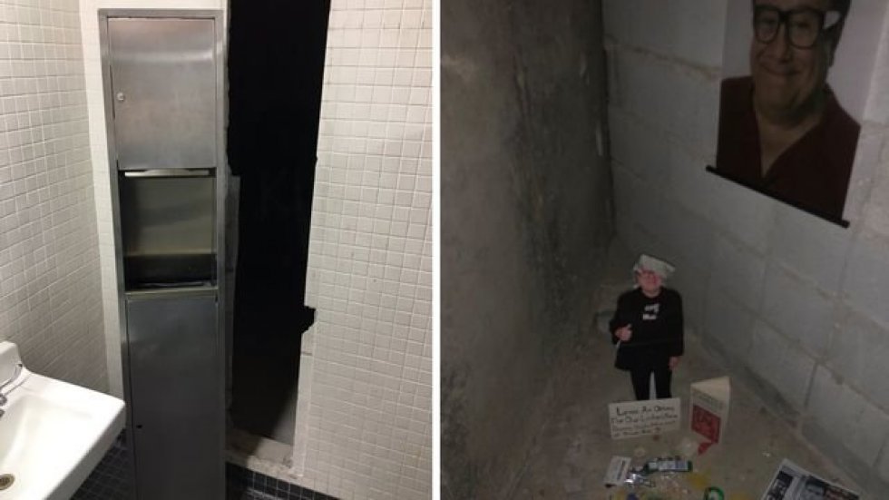 Studerende opdager hemmelig hule på skolens toilet, som leder til et bizart Danny DeVito-alter