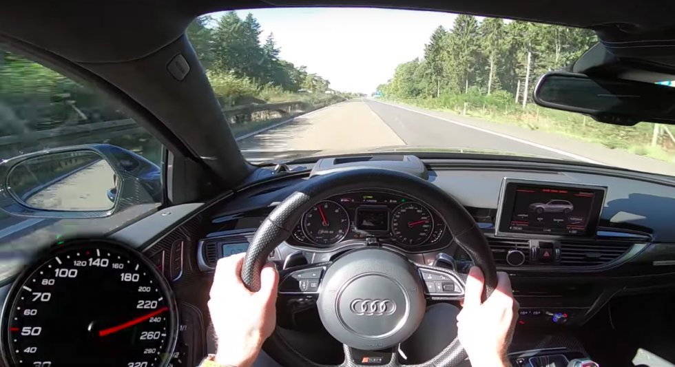 Sådan ser det ud, når en Audi RS6 løber speedometeret ud