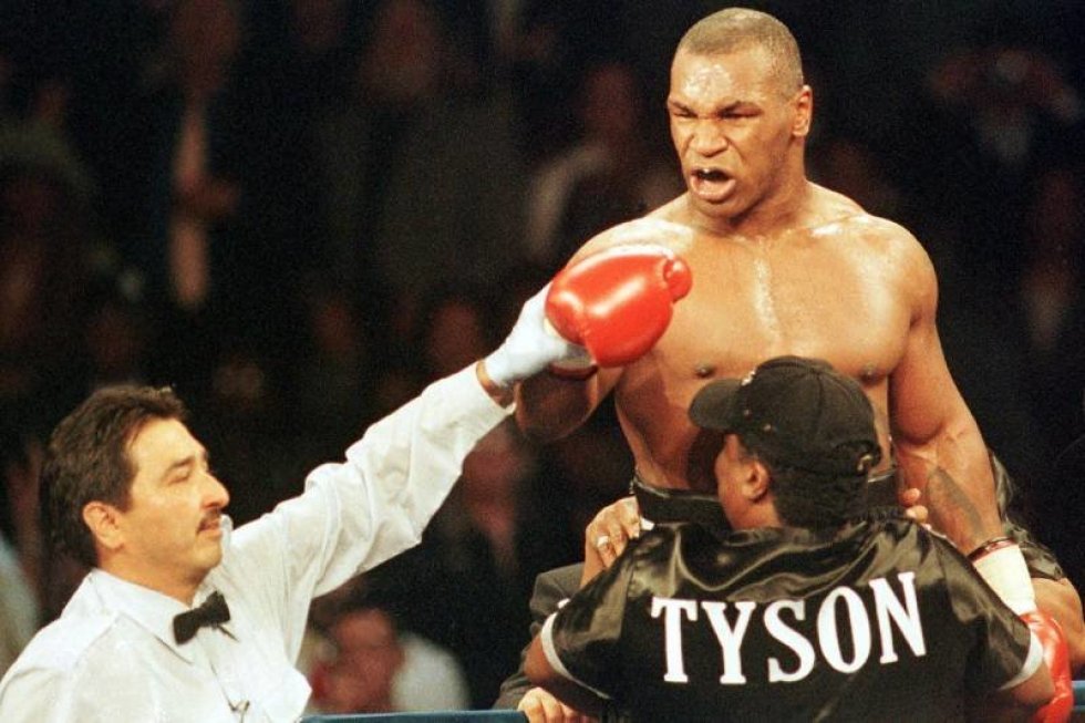 Mike Tyson afslører, at han røg hash før en kamp - men vandt stadig i runde 2
