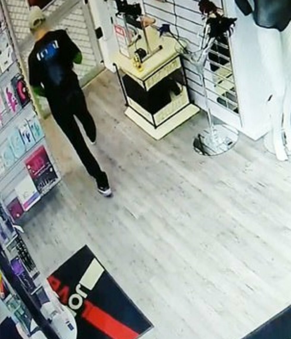 Ukendt gerningsmand stjæler 20 cm lang dildo fra sexbutik