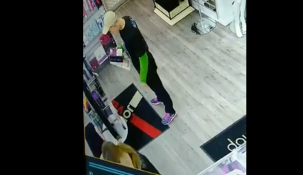 Ukendt gerningsmand stjæler 20 cm lang dildo fra sexbutik