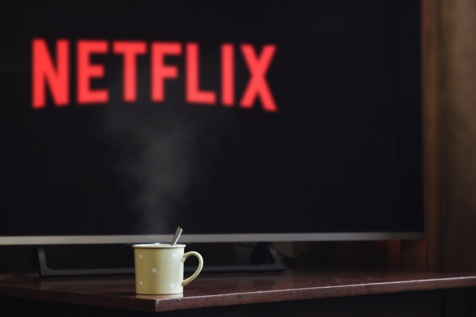 Stopper Netflix med at lancere hele sæsoner på en gang?