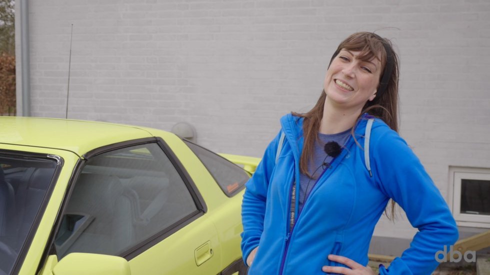 Foto: DBA Guide - 28-årige Sandra sælger sin gule, dyre bil: Jeg har droppet de fyre, der har disset den