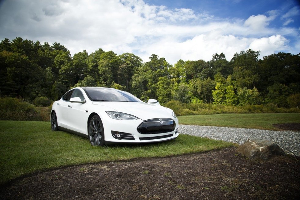 Biler med pondus: Når Volkswagen og Tesla leder vejen