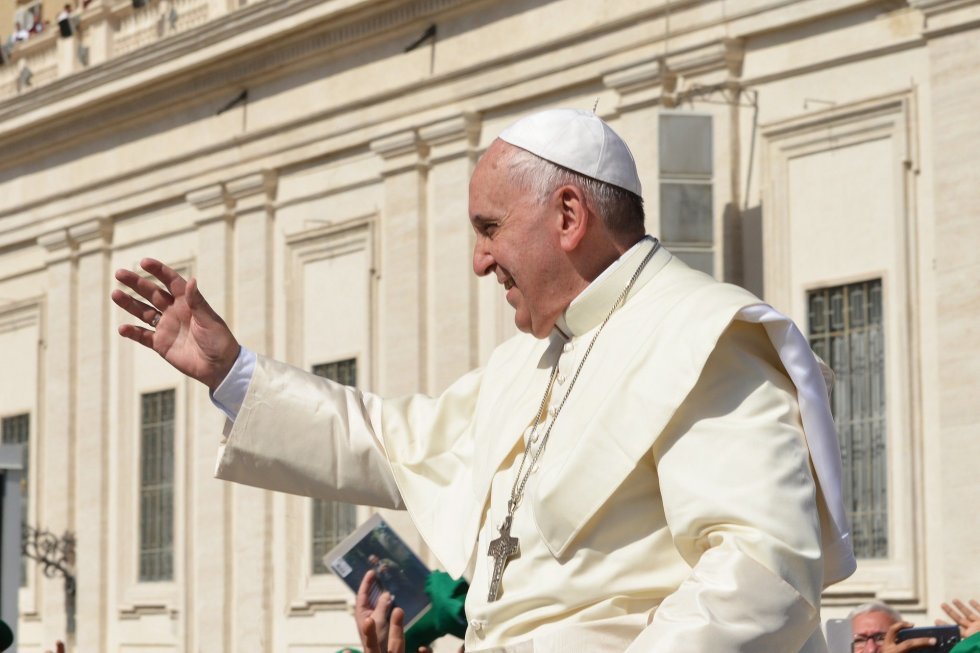 Vatikanet undersøger Pave Frans' instagram efter like til numsepige