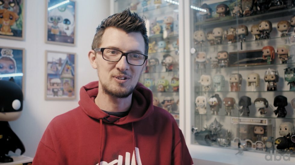 Søvnløshed fik 27-årige Tobias til at få en stor passion for dukker