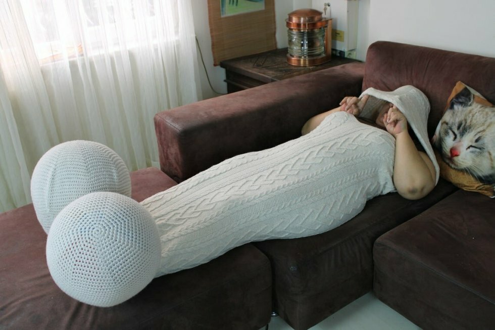Nu kan du få en penis-sovepose til sofahygge