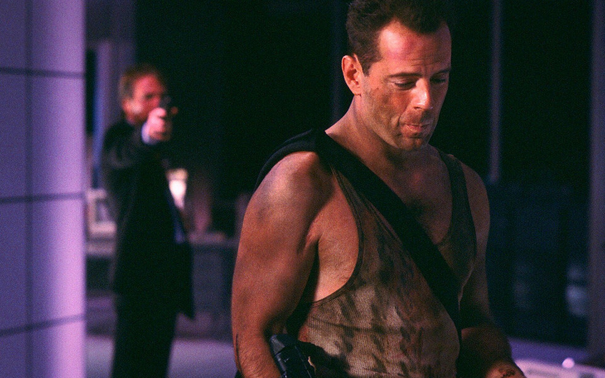 Die hard. Брюс Уиллис крепкий орешек 1988. Брюс Уиллис крепкий орешек 1. Джон МАККЛЕЙН крепкий орешек. Крепкий орешек (Джон МАКТИРНАН, 1988).