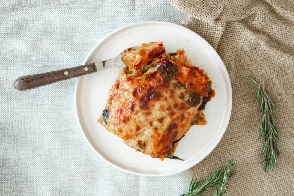 Restaurant lancerer lasagne-indbagt pizza til dig, som arbejder på en fardunk