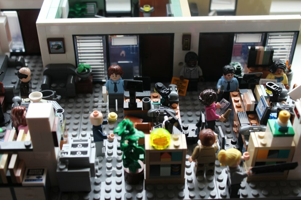 Chiligryden og hæftemaskinen i gelerand: Genskab gyldne øjeblikke fra The Office med LEGO