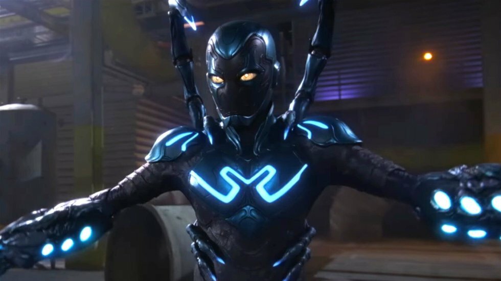 Cobra Kai-stjerne er klar som ny superhelt i første trailer til Blue Beetle