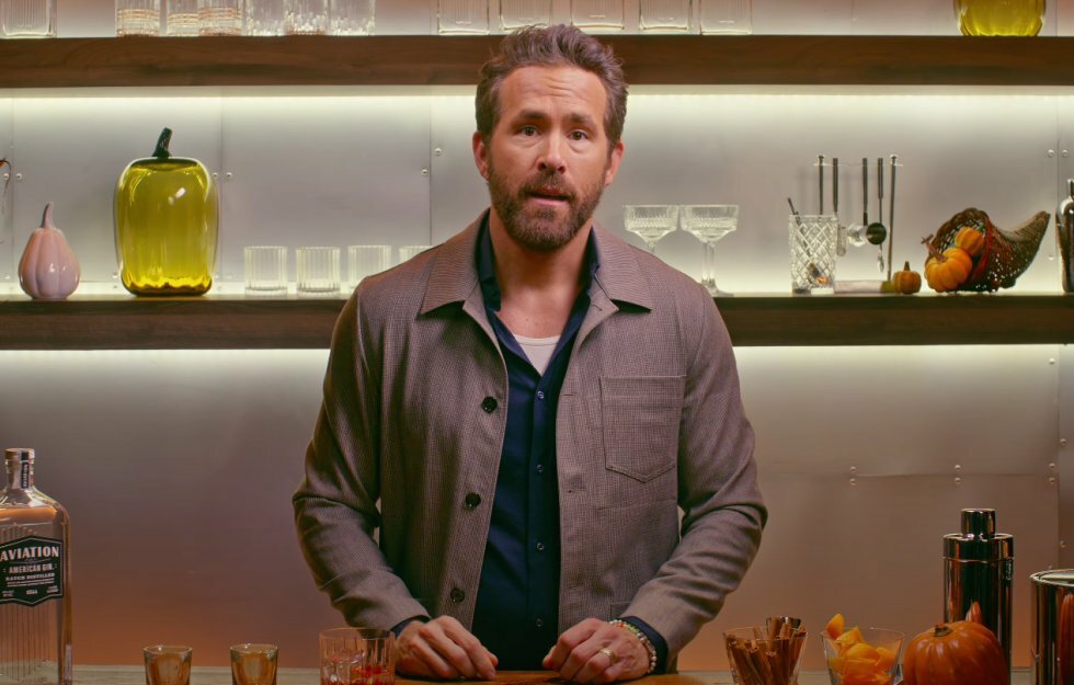 Ryan Reynolds serverer langemand til pumpkin spice-sæsonen med flabet reklame