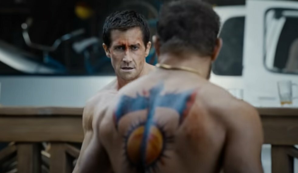 Jake Gyllenhaal og Conor McGregor uddeler badass bøllebank i Road House-remake