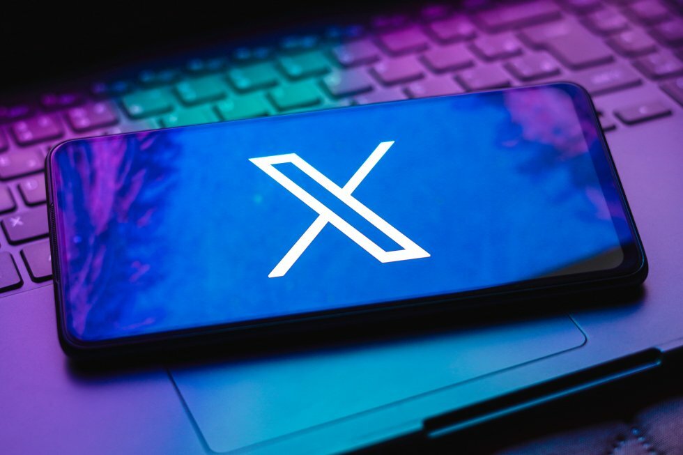 X (Twitter) fejrer massive app-downloads efter nøgenlæk