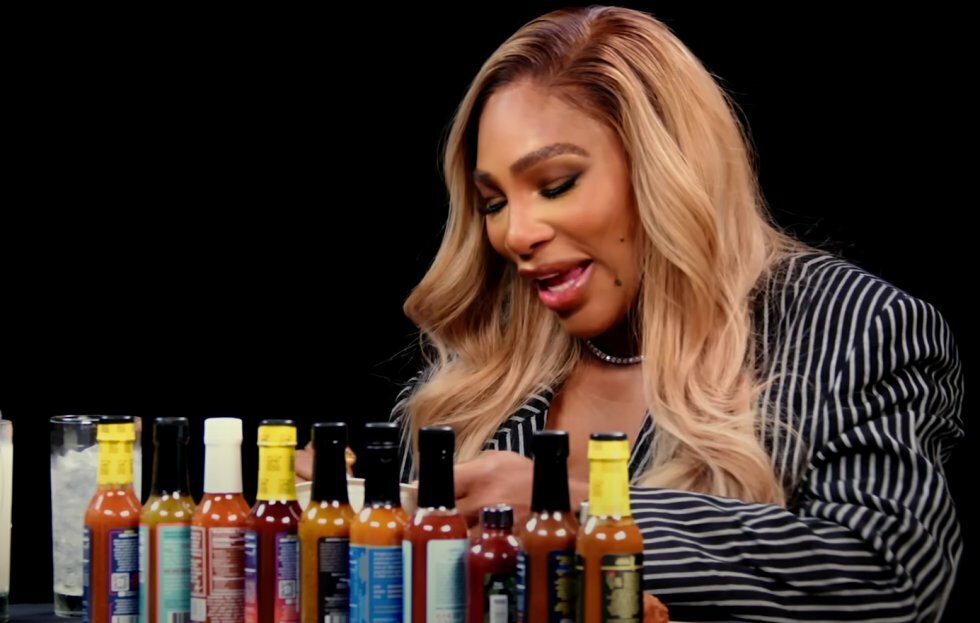 Serena Williams viser rutineret konkurrence-mentalitet i nyt Hot Ones