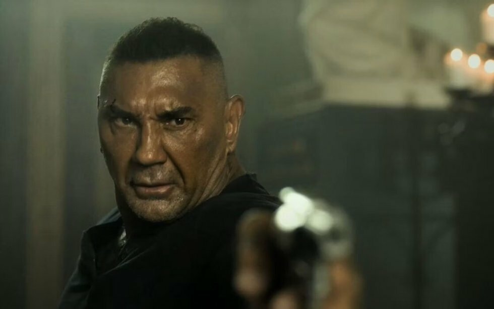 Dave Bautista har sat en døds-dusør på sig selv i ny hæsblæsende trailer til The Killer's Game