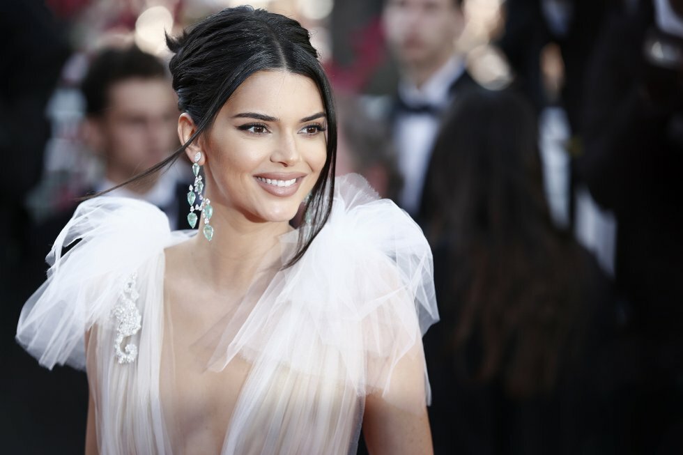 Kendall Jenner deler topløst billede: Fans er sikre på, hun har fået lavet bryster