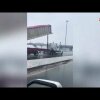 Truck hits overpass near Trois-Rivières, Quebec - Uheldig lastbilchauffør smadrer sit læs ind i overliggende vej