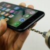Secret Hack To Get Headphone Jack on the iPhone 7 - Folk borer huller i deres iPhone 7 for at gøre plads til høretelefoner - fordi de er dumme
