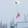 HUMAN FLYING DRONE - Verdens sejeste julemand har erstattet kanen med en giga drone