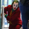 NEW VIDEO - Joaquin Phoenix Films Chase Scene for 'Joker' - Dashes on to Brooklyn Subway - Ny video fra The Joker viser Joaquin Phoenix og co. i fuld makeup