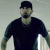 Eminem - Fall - Eminem forvandles tilbage til The Real Slim Shady i musikvideoen til Fall