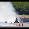 261 kph WATER ROCKET TRIKE ? 0-100 kph in 0.55 second (5.1g) ? Rider: François Gissy - Se videoen: Tosset motorcykel blæser fra 0-100 km/t på et halvt sekund med sin mærkelige motor