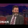 Nick Offerman Ate A Lot Of Fatty Meats With Chris Pratt  - CONAN on TBS - Nick Offerman og Chris Pratt blev beordret til at spise fed mad hele tiden under Parks and Recreation
