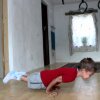 Claudio Stroe  90 degree pushups - 5-årig dreng tager 90 graders-armbøjninger