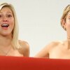 Women BFFs See Each Other Naked For The First Time - Sådan reagerer bedste veninder på at se hinanden nøgen for første gang