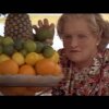 Mrs Doubtfire Pool Scene Funny - Mrs. Doubtfire bliver forvandlet til en musical