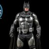 Batman Cosplay Breaks World Record - Meet the Record Breakers - Det ultimative cosplay-kostume: Virkelighedens Batman-dragt kommer med røggranater og strømpistol