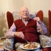 Centenarian Claims Eating Mixed Grills Daily Is Key To A Long Life - 100-årig gammel gut har fundet den gyldne nøgle til et langt liv