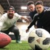 Football vs Soccer Trick Shots | Dude Perfect - Fodbold vs. amerikansk fodbold: Hvem kan lave de vildeste tricks?
