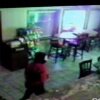 dumbass burglar runs into a glass door - Uorganiseret kriminalitet