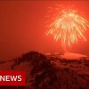 World's largest firework set off - BBC News - Sådan ser det ud, når man affyrer verdens største fyrværkeri