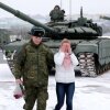 She said YES! Tanks form heart shape as Russian lieutenant proposes to girlfriend - Russer frier til sin kæreste ved at lave et hjerte i sneen med 16 tanks