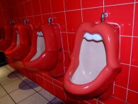 Underholdende urinaler