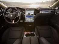 Nu sænker Tesla prisen på Model S - og forkorter rækkevidden