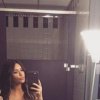 Kim Kardashian og Emily Ratajkowski tager nøgen-selfie sammen - og giver langefingeren til kritikere