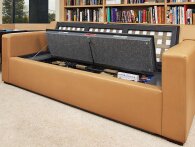 Couchbunker er den skudsikre sofa med indbygget våbenskab i