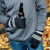 Nu kan du få en vinterhandske der holder dine hænder varme og dine øl kolde