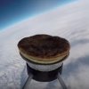 Briter forsøger at sende en tærte ud i verdensrummet