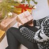 25 ting kvinder tænker, når de åbner julegaven fra kæresten 