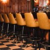 Stilet barbersalon i Chicago forvandles til 1970'er-bar om natten