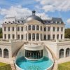 Kom med ind i verdens dyreste mansion, der netop er blevet solgt for mere end 2 milliarder kroner