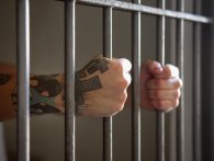 Dumt dumt dumt: Mand undgår 20 års fængsel på grund af søvnig advokat